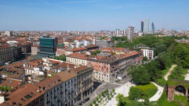 Avrupa, İtalya, Milan. Şehir mimarisi hakkında görüş 