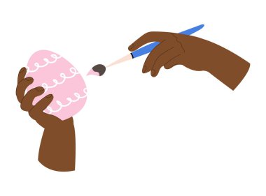 Paskalya yumurtasının üzerine bir çift Afrikalı Amerikalı el resmi. Beyazda izole edilmiş.