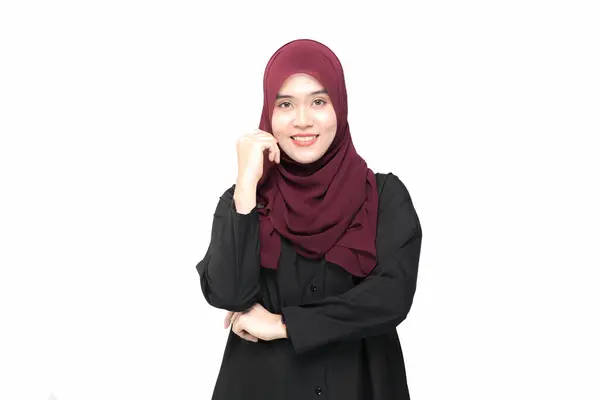 Een Mooie Aziatische Moslim Vrouw Glimlacht Isoleren Witte Achtergrond Met — Stockfoto