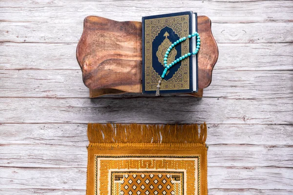 Islamitisch Concept Heilige Quran Met Geschreven Arabische Kalligrafie Betekenis Van — Stockfoto
