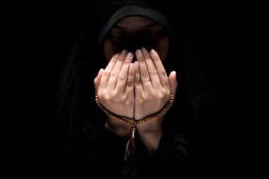 Müslüman bir kadının eli, İslam duası ve tespih ya da tasbih tutan eli..