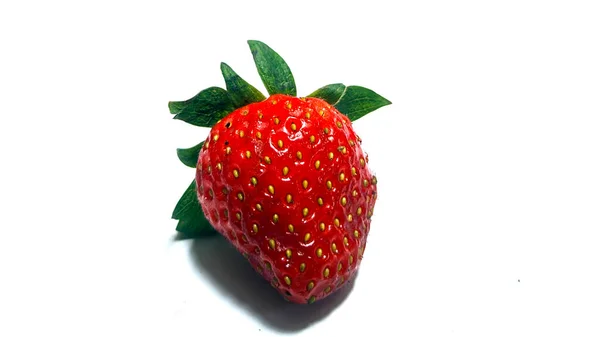 Rote Beere Erdbeere Isoliert Auf Weißem Hintergrund — Stockfoto