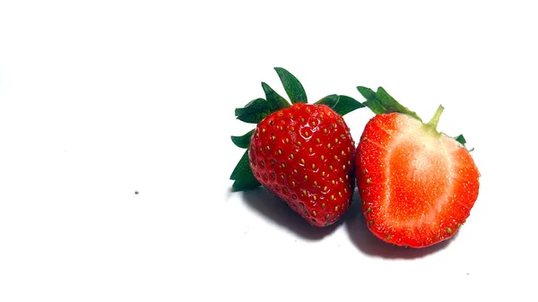 收集草莓 草莓被隔离了在白色背景上分离的草莓 — 图库照片