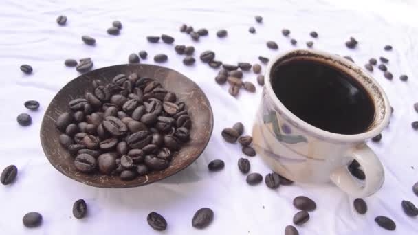 Ceașcă Cafea Boabe Cafea Izolate Alb — Videoclip de stoc