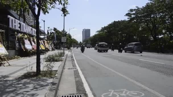 Surabaya Indonésia Março 2023 Vista Rodovia Com Árvores Lado Estrada — Vídeo de Stock