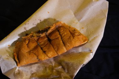 Terang bulan ya da tatlı Martabak 'a ateş edildi. Tipik Endonezya yemekleri.
