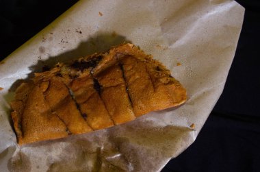 Terang bulan ya da tatlı Martabak 'a ateş edildi. Tipik Endonezya yemekleri.