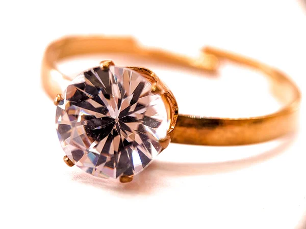 Diamantový Prsten Izolované Bílým Pozadím — Stock fotografie