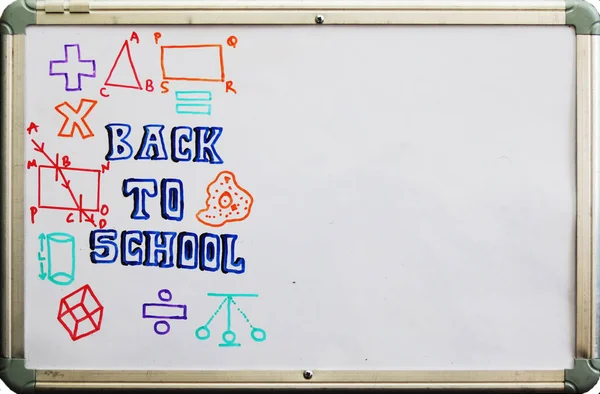 Okula Beyaz Tahta Üzerine Mavi Kalemle Yazılmış — Stok fotoğraf