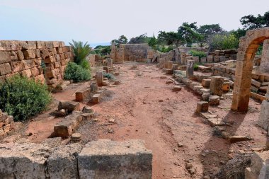 TIPAZA, ALGERIA. ROMAN VE EVE HRİSTAN Yıkıntıları