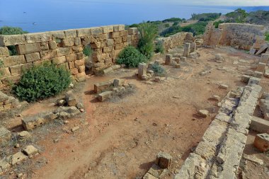 TIPAZA, ALGERIA. ROMAN VE EVE HRİSTAN Yıkıntıları