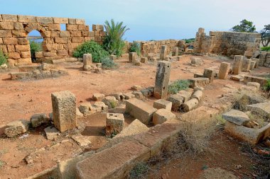 TIPAZA, ALGERIA. ROMAN VE EVE HRİSTAN Yıkıntıları