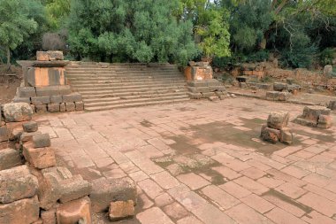 TIPAZA, ALGERIA. ROMAN VE EVE HRİSTAN Yıkıntıları