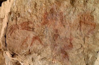 PREHISTORIC ROCK ART AND PAINTINGS IN THE SAHARA DESERT NEAR DJANET OASIS IN ALGERIA