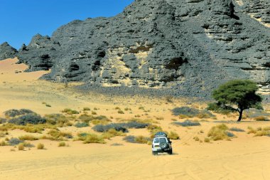 SAND DUNES, ROCKS AND THE SAHARA DESERT LANDSCAPES IN ALGERIA