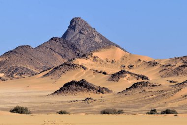 SAND DUNES, ROCKS AND THE SAHARA DESERT LANDSCAPES IN ALGERIA