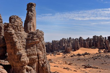 SAND DUNES AND DESERT LANDSCAPE IN THE SAHARA DESERT IN ALGERIA
