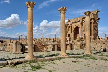 ROMAN VE EVE HRİSTYAN ALGERYA 'DA İSYANLARI Yıkıldı