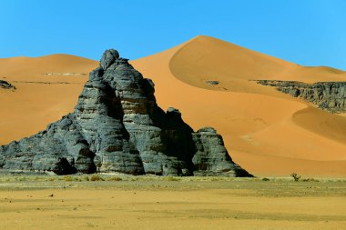 ALGERYA 'DA SAHARA REJESİNDE Kum ve Kaya oluşumları