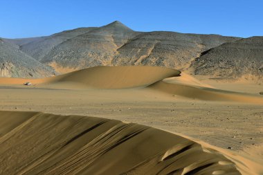 ALGERYA 'DA SAHARA REJESİNDE Kum ve Kaya oluşumları