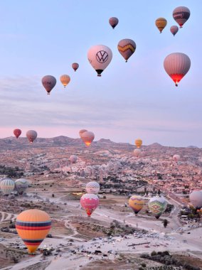 KAPPADOCIA 'DA sıcak hava balonlarına bindi ve Turkey' ye gitti.