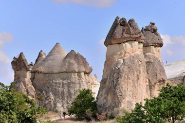 CAPPADOCIA TURKEY 'DE Kaya oluşumları, Zemin DELİKLERİ. Peri Şemsiyeleri ve Hristiyan Kiliseleri