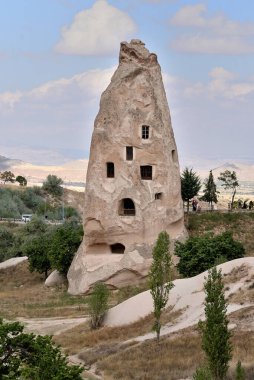 CAPPADOCIA TURKEY 'DE Kaya oluşumları, Zemin DELİKLERİ. Peri Şemsiyeleri ve Hristiyan Kiliseleri