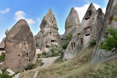 CAPPADOCIA TURKEY 'DE Kaya oluşumları, Zemin DELİKLERİ. Peri Şemsiyeleri ve Hristiyan Kiliseleri
