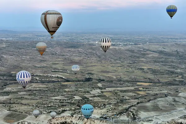 KAPPADOCIA 'DA sıcak hava balonlarına bindi ve Turkey' ye gitti.