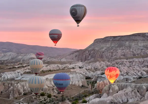 KAPPADOCIA 'DA sıcak hava balonlarına bindi ve Turkey' ye gitti.