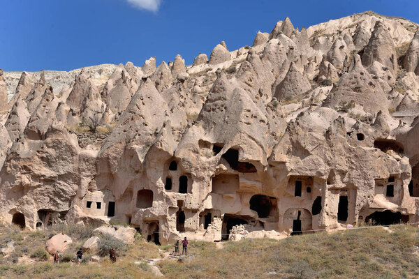 CAPPADOCIA В ТУРЦИИ С РОКОВЫМИ ФОРМАЦИЯМИ, ПОСЛЕДСТВЕННЫМИ ОТДЕЛЯМИ. Фэри Кимни и ранние христианские церкви