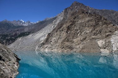Kuzey Pakistan 'daki gölleri ve nehirleri olan HIMALAYAN Dağları