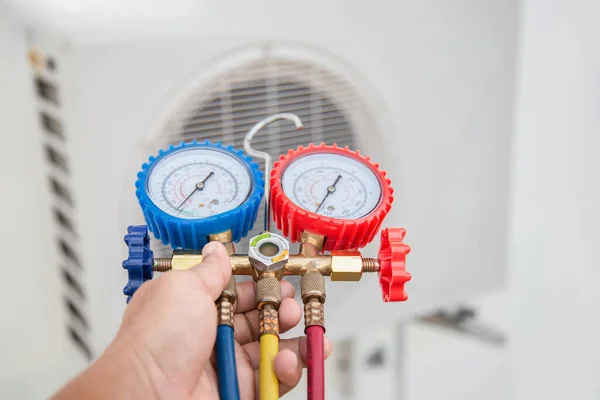Air Conditioning Check Service Leak Detection Add Refrigerant — Stock Photo, Image