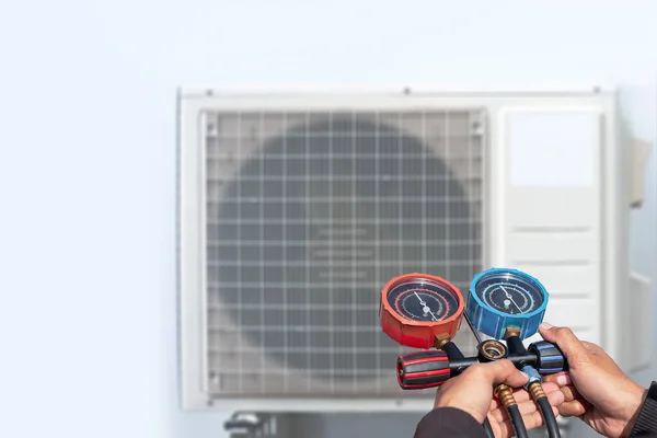 Air Conditioning Check Service Leak Detection Add Refrigerant — Stock Photo, Image