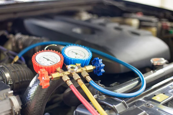 Serviço Verificação Condicionado Carro Detecção Vazamento Encher Refrigerante Dispositivo Medidor — Fotografia de Stock