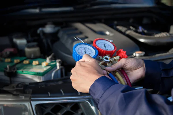 Υπηρεσία Ελέγχου Κλιματιστικού Αυτοκινήτου Ανίχνευση Διαρροών Γεμίστε Ψυγείο Συσκευή Και — Φωτογραφία Αρχείου