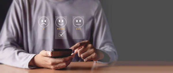 Mobile customers rate service provider satisfaction through an application, service experience in an online application evaluates the quality of service.