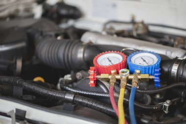 Araba kliması kontrol servisi, sızıntı algılama, soğutucuyu doldur.
