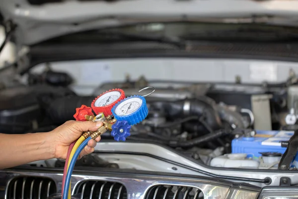 Car air conditioner check service, leak detection, fill refrigerant.Device and meter liquid cooling in the car by specialist technicians.