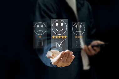 Memnuniyet konsepti, hizmet sektörü, 5 yıldızlı ekran memnuniyeti