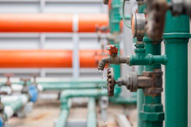 Dıştan damlayan su musluğu ya da musluk