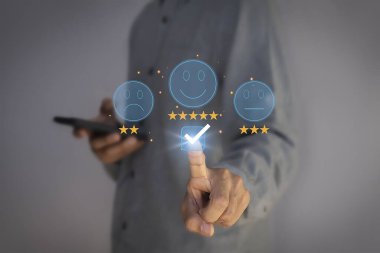 Müşteri, hizmet sağlayıcısının memnuniyetini başvuru yoluyla değerlendirir. Çevrimiçi başvurudaki hizmet deneyimi, hizmetin kalitesini değerlendirecektir.