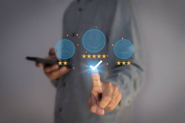 Müşteri, hizmet sağlayıcısının memnuniyetini başvuru yoluyla değerlendirir. Çevrimiçi başvurudaki hizmet deneyimi, hizmetin kalitesini değerlendirecektir.