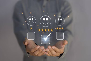 Müşteri, hizmet sağlayıcısının memnuniyetini başvuru yoluyla değerlendirir. Çevrimiçi başvurudaki hizmet deneyimi, hizmetin kalitesini değerlendirecektir.