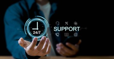 7 / 24 hizmet, 7 / 24 tam zamanlı, küresel müşteri hizmetlerine 24 / 7 erişimi olan çevrimiçi mağaza kavramı.