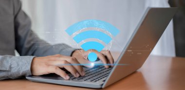 Wifi simgesi iş adamının elinde, kablosuz iletişim konsepti, iş dünyası, toplum, küresel