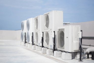 Air conditioning (HVAC) installed on the roof of industrial buildings.