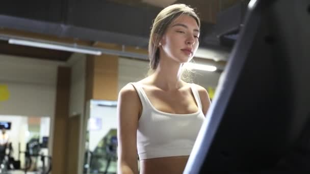 Gezondheidszorg Fitness Bodybuilding Concept Een Slank Meisje Doet Een Cardiotraining — Stockvideo