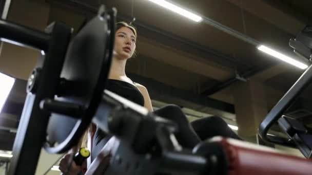 Sağlık Fitness Vücut Geliştirme Konsepti Genç Çekici Bir Kız Spor — Stok video
