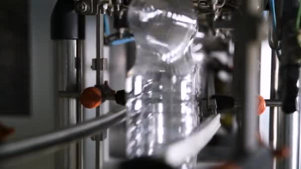 Produkcja Plastikowych Butelek Działanie Butelki Pet Lub Plastikowej Dmuchawy Butelki — Wideo stockowe